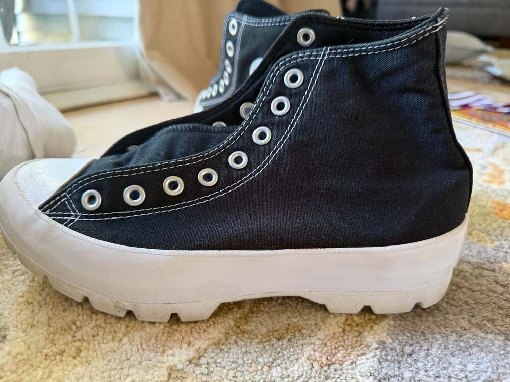 Converse Chuck Taylor All Star Lugged High Top Black White Sneakers 565901C - Picture 4 of 8